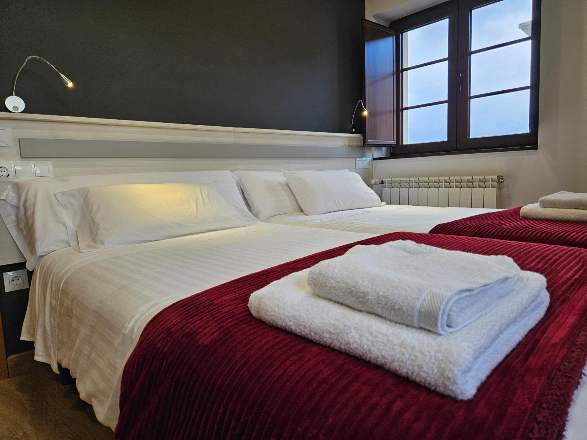 Apartamentos Rurales Lola Penarronda Castropol Bagian luar foto